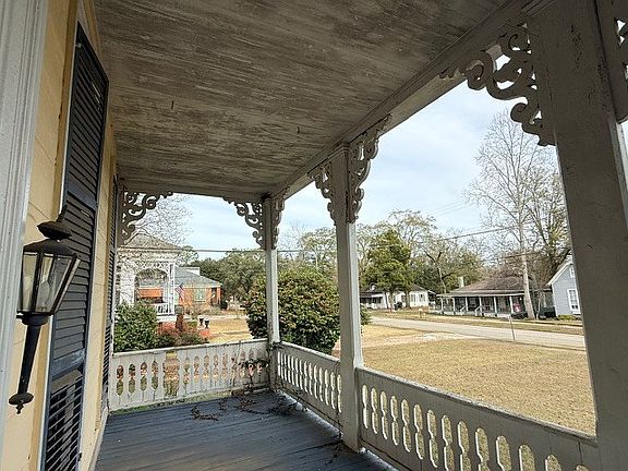 5th image of 334 Sanford Ave