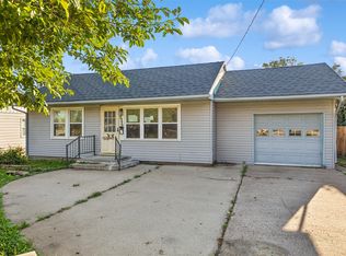 2227 E 23rd St, Des Moines, IA 50317