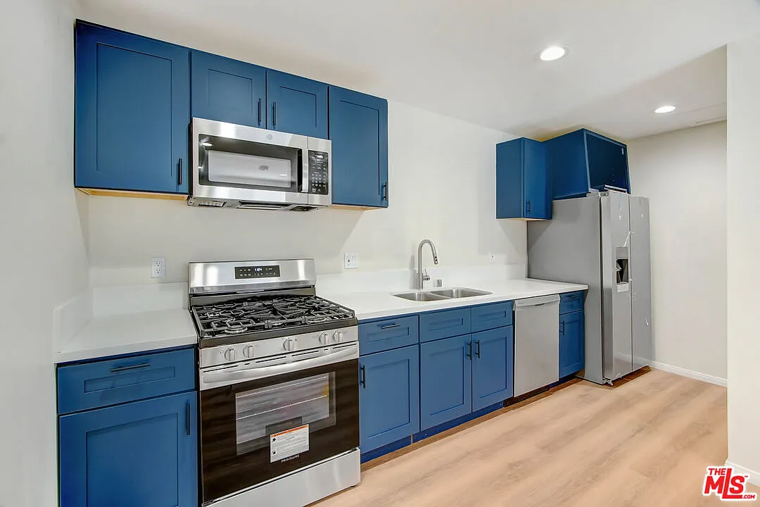 Building Photo - 613 Pico St #613
