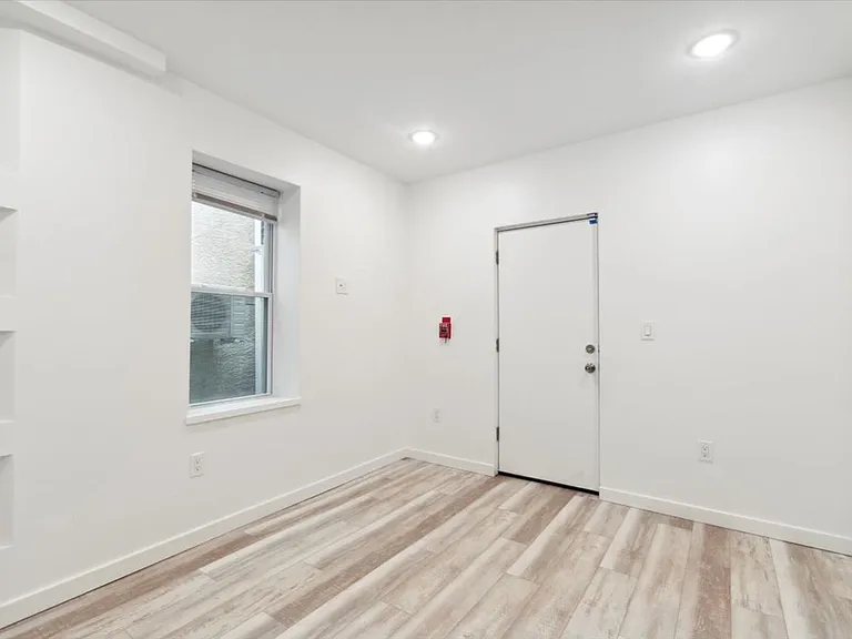 6161 Walnut St #1E — Photo 31