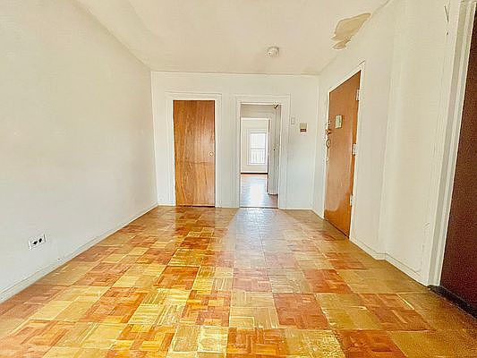 4th image of 54 Lexington Ave #4