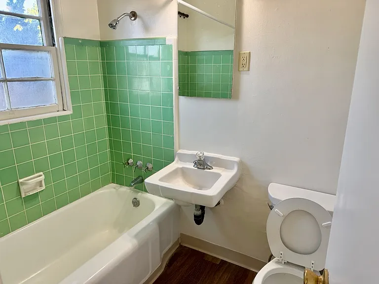 2233 Howard Ave #2233 — Photo 9