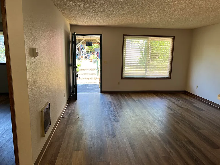 2314 E McLoughlin Blvd #D — Photo 3