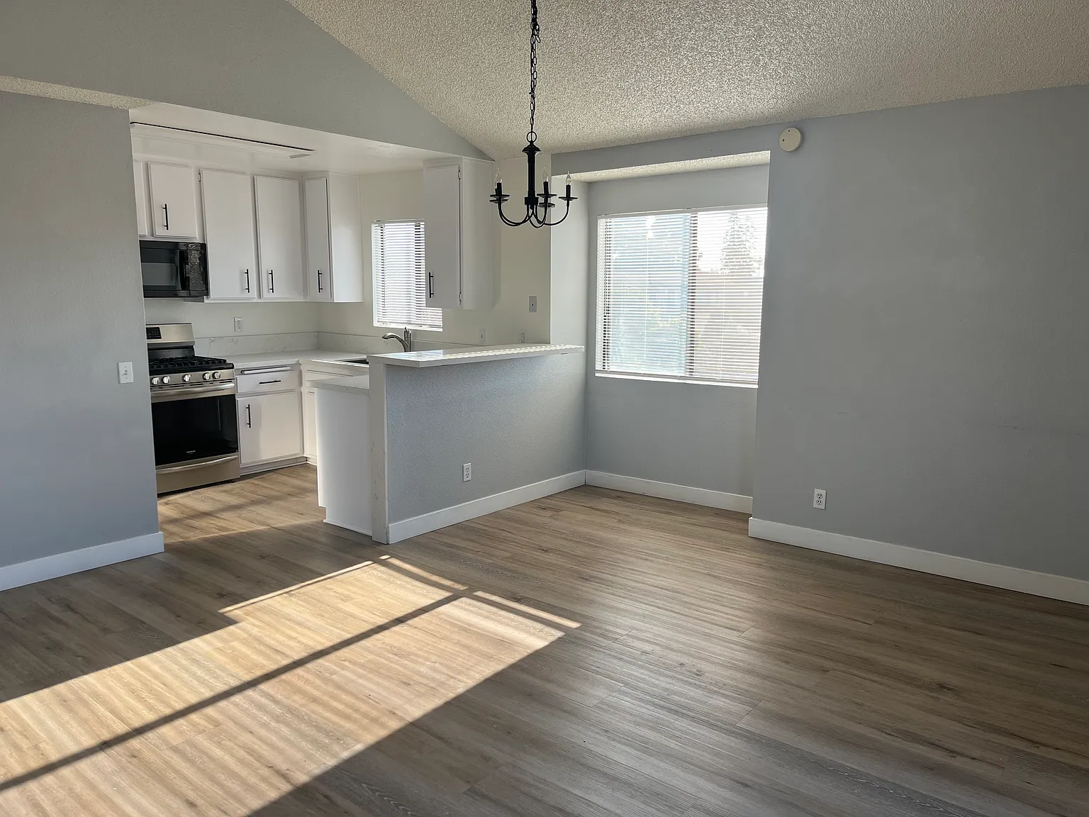 2 bed, $2,600 — Photo 1