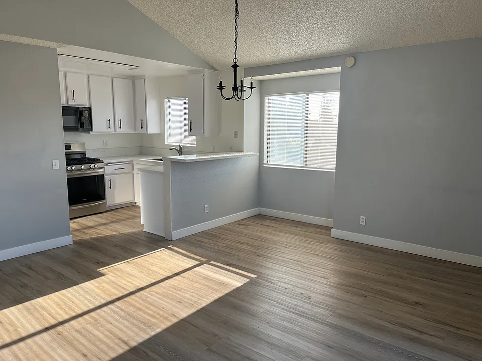 1108 Termino Ave #305