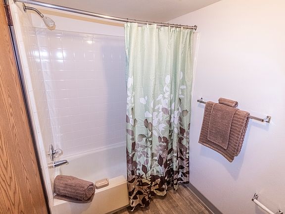 4th image of 1626 Lake Dr #7