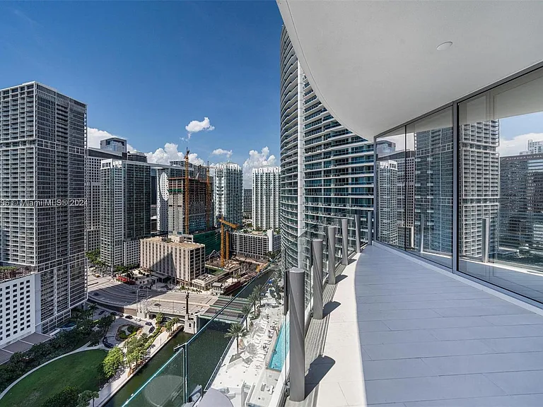 300 Biscayne Blvd #4707W — Photo 16