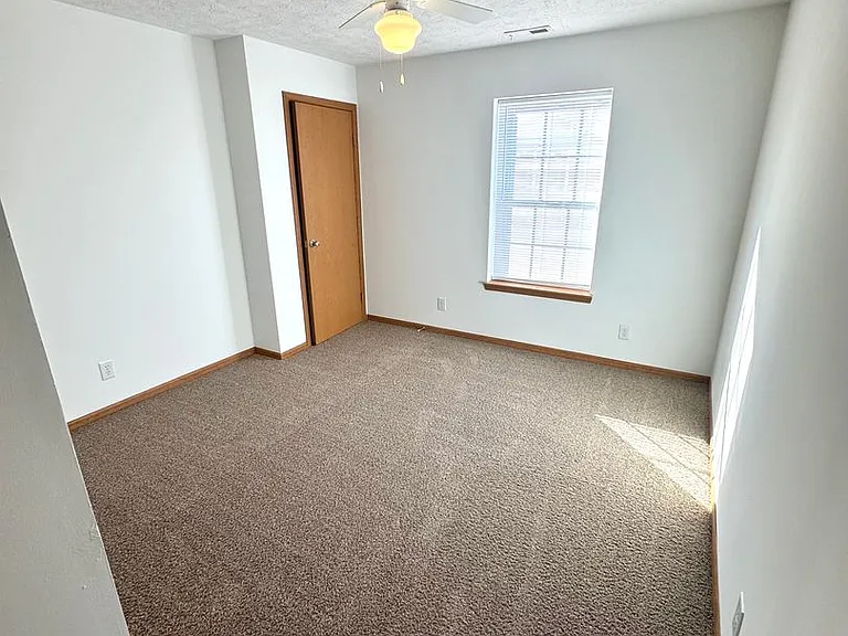Southern Winds Apartments — Photo 25