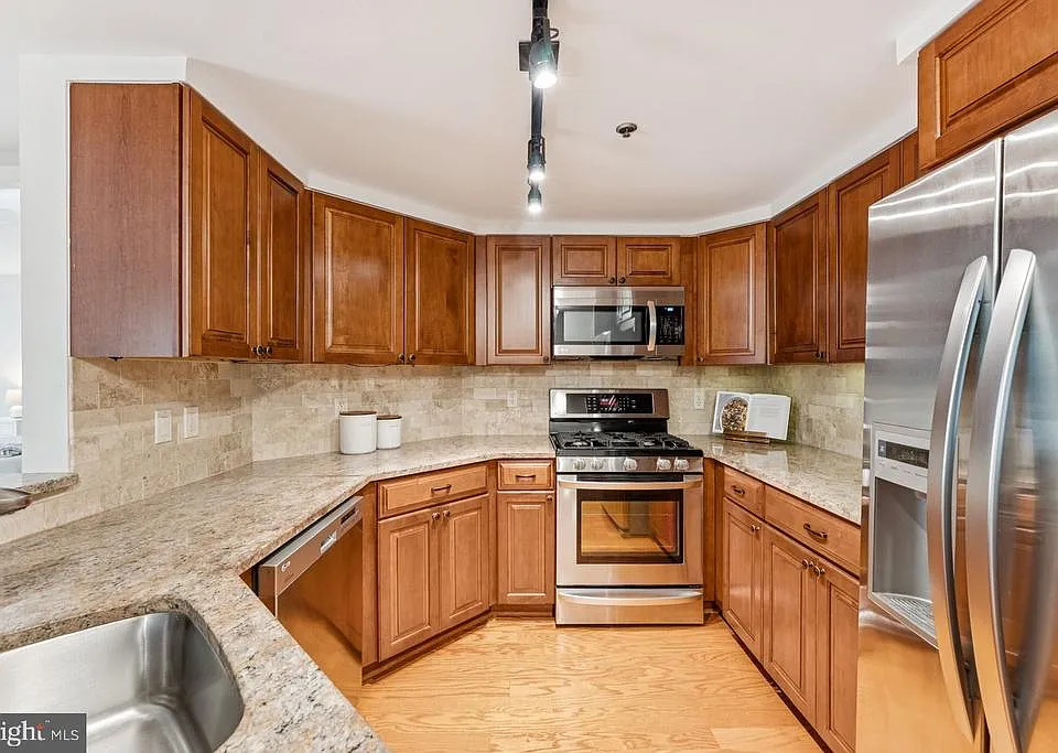 1045 N Utah St #2-212