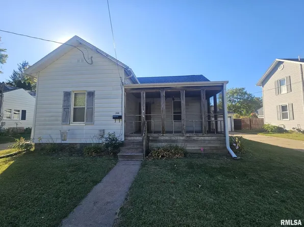 208 Fletcher Ave, Muscatine, IA 52761
