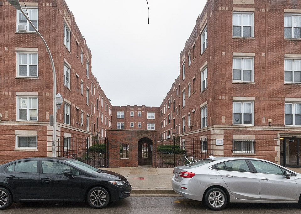 1st image of 949 W Cornelia Ave APT 3A
