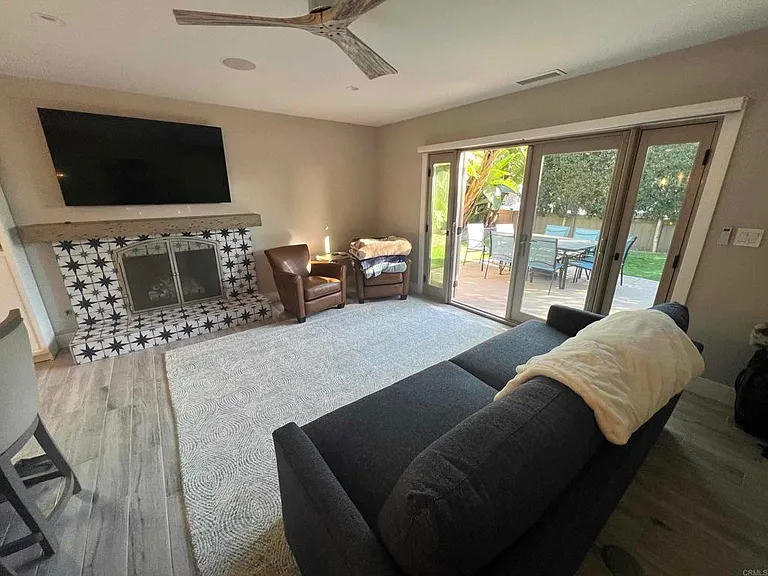 250 Avenida Monterey — Photo 40