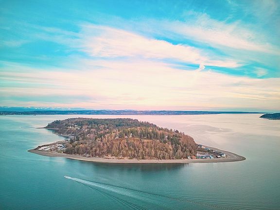 Gedney Island. Otherwise known as Hat Island.