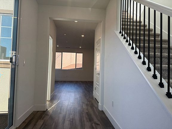 2nd image of 3464 Hampton Dr