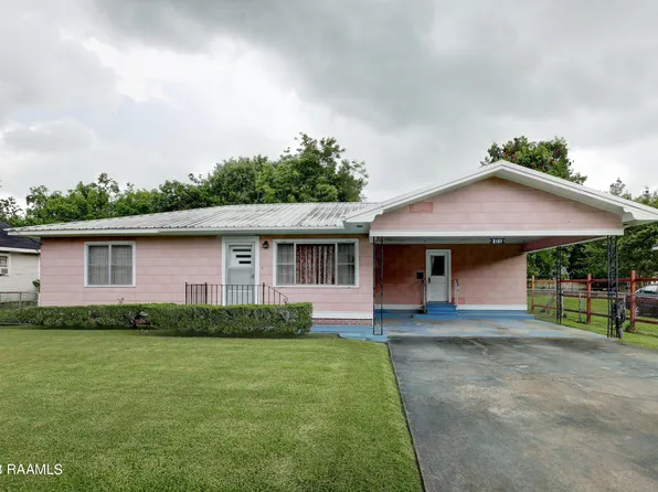 2121 Saint Charles St, Jeanerette, LA 70544