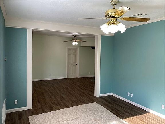 4th image of 305 W Oak Ave