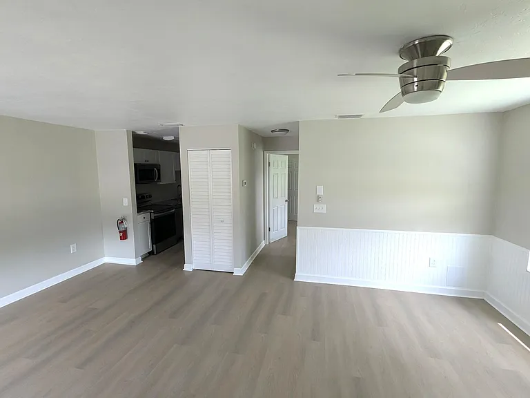 4420 SE 53rd Ave #1 — Photo 2