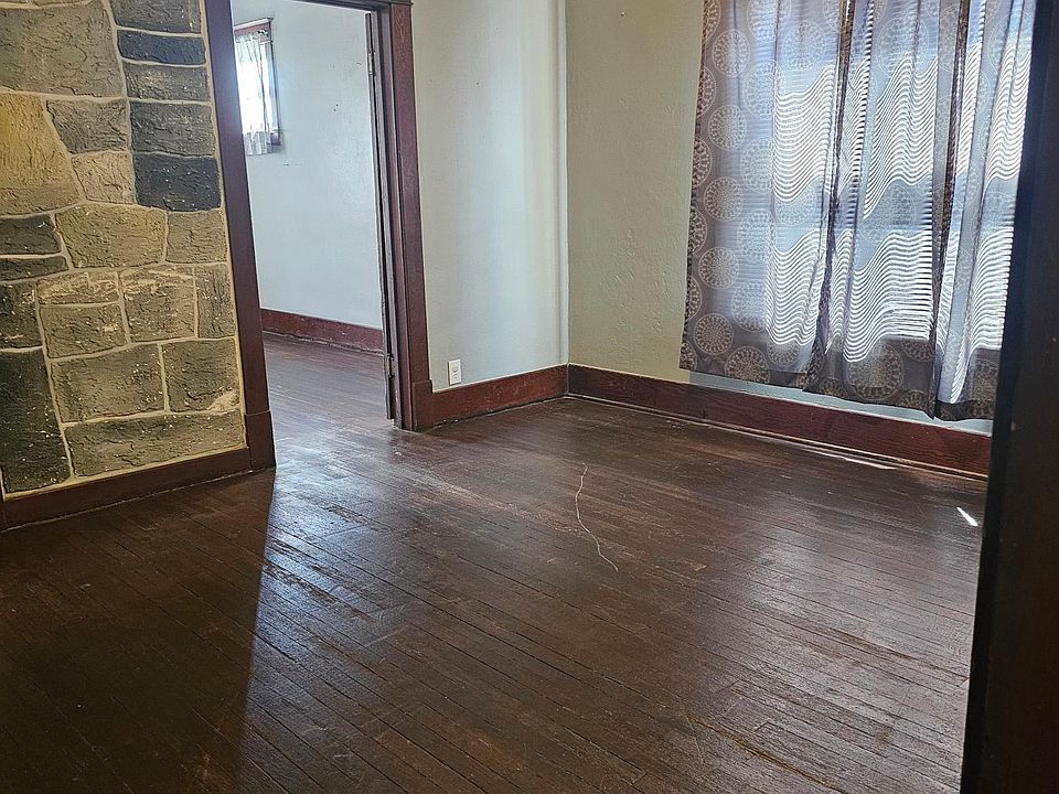 1st image of 929 E 8th St #929