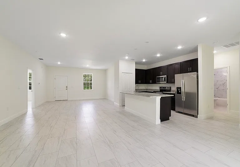 1912 W McNeal Dr — Photo 2