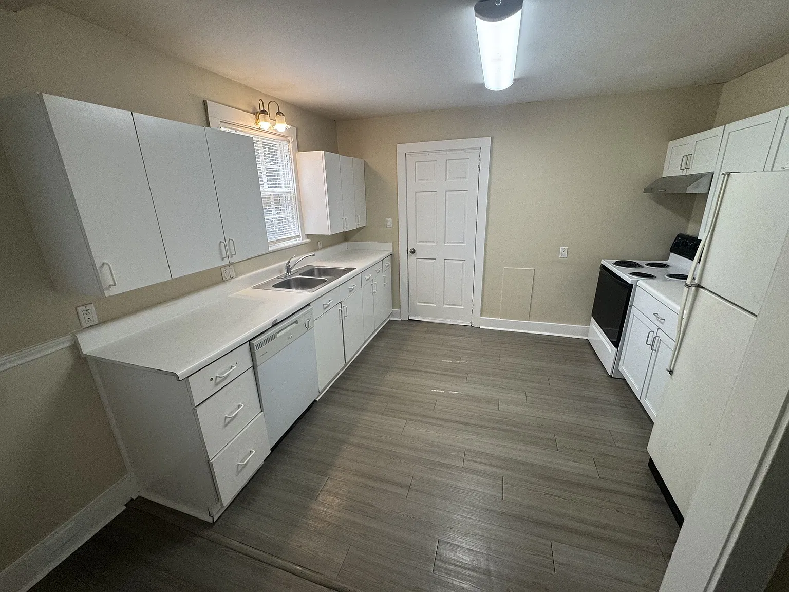 2 bed, 1.0 bath, 1127 sqft, $1,450 — Photo 4