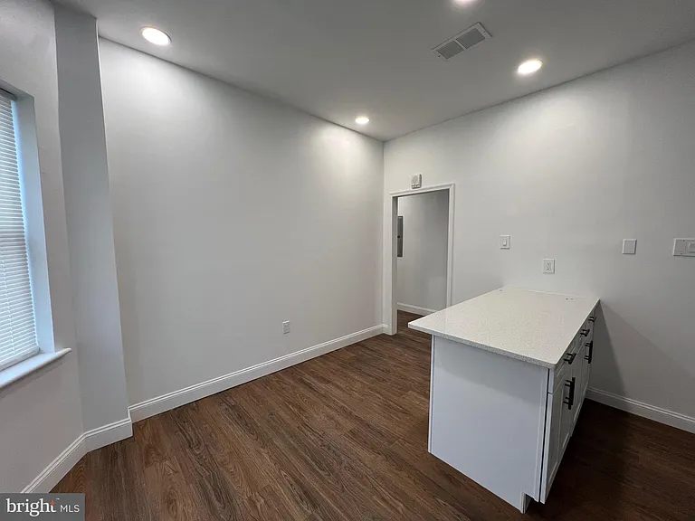 2145 Elkins Ave #B — Photo 9