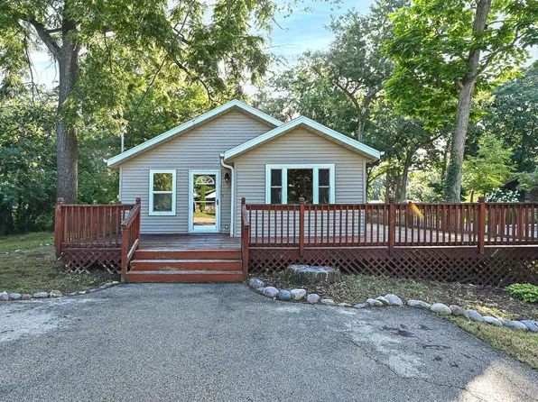 5 Menominee ROAD, Williams Bay, WI 53191