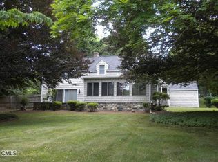 11 S Main St, Newtown, CT 06470