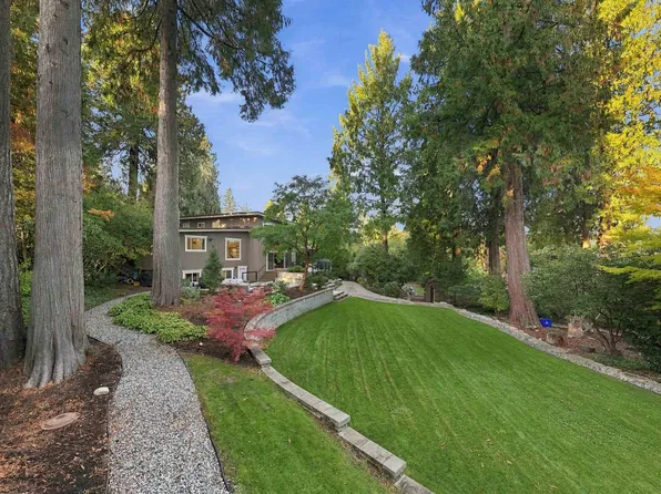 2957 Starlight Way, Coquitlam, BC V3C 3P4
