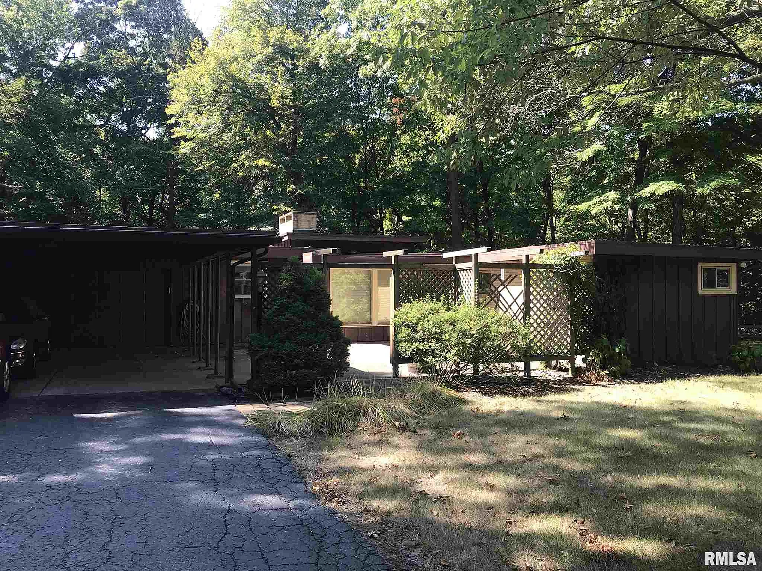 9025 N Frye Rd photo 1