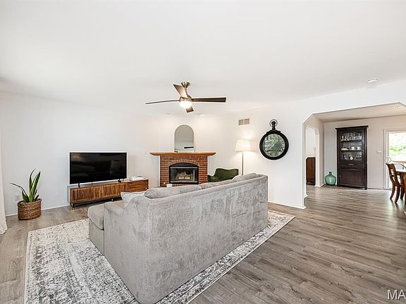 5th image of 1208 Clarendon Dr