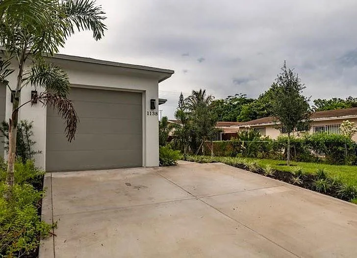 1138 NW 1st Ave — Photo 3