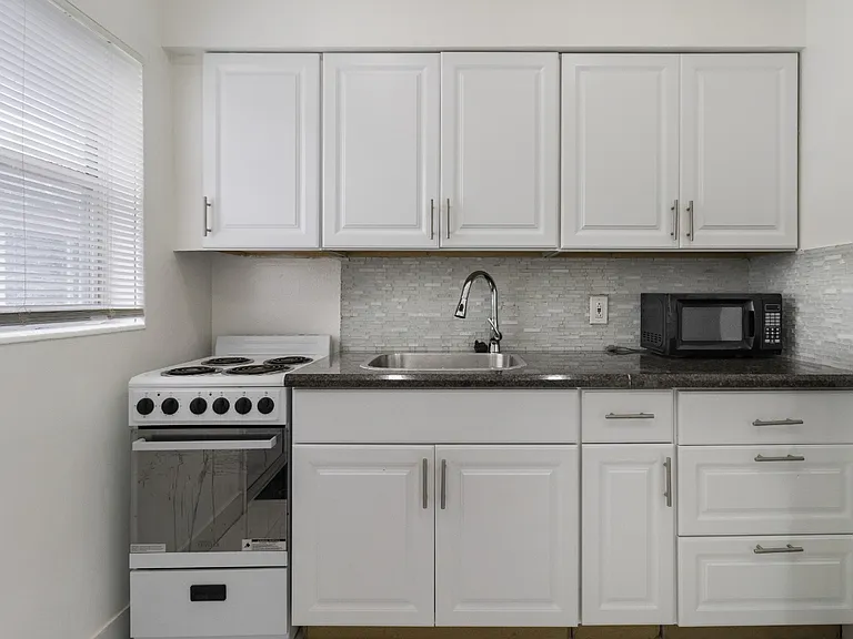 2081 NE 172nd St — Photo 7