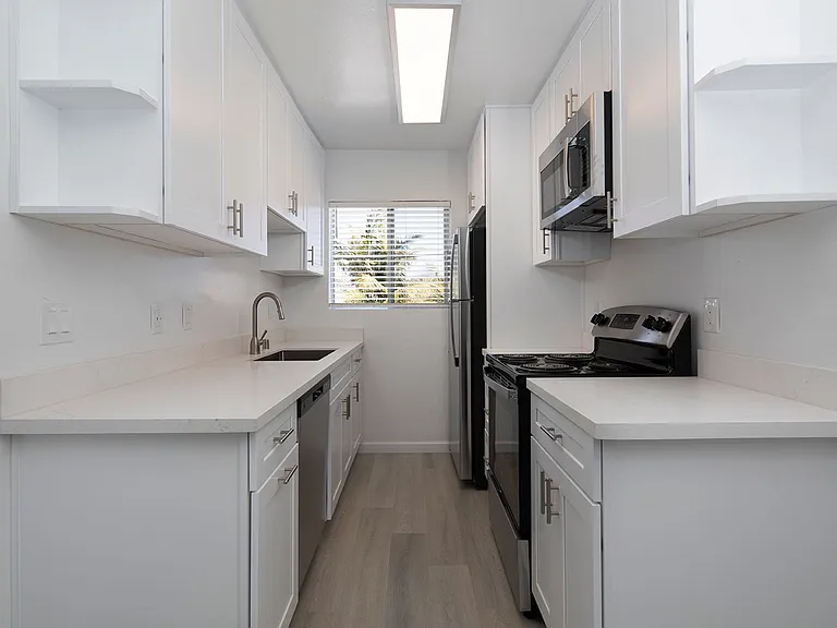 Catalina Pacific Apartments — Photo 5