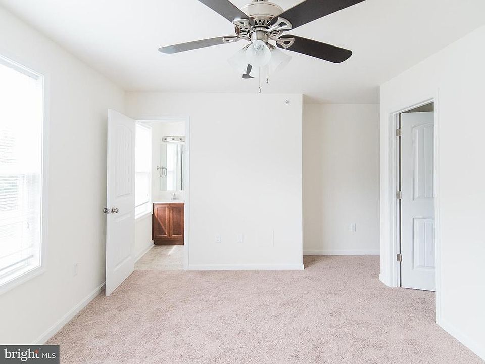 1st image of 1 E Franklin St