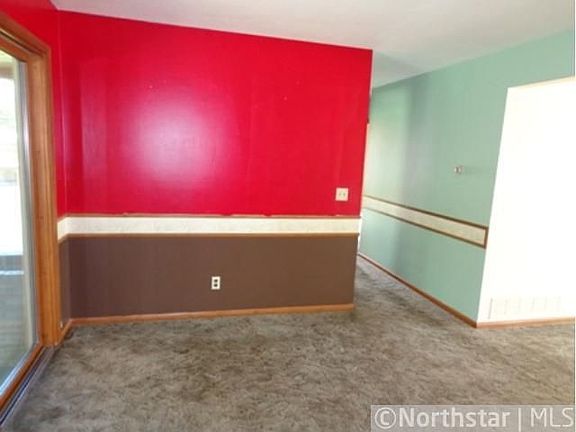5th image of 517 Manor Dr NE