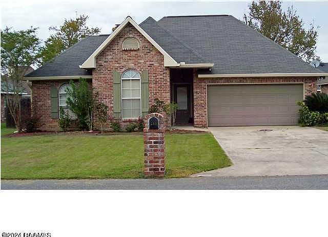 1st image of 209 Crest Cir