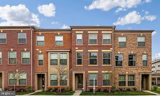 2nd image of 42274 Hampton Woods Ter
