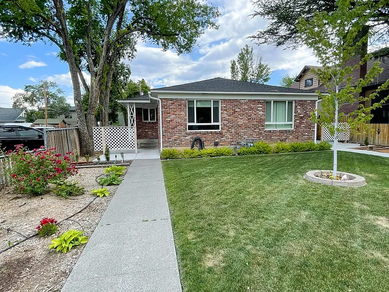 550 Marsh Ave — Photo 1
