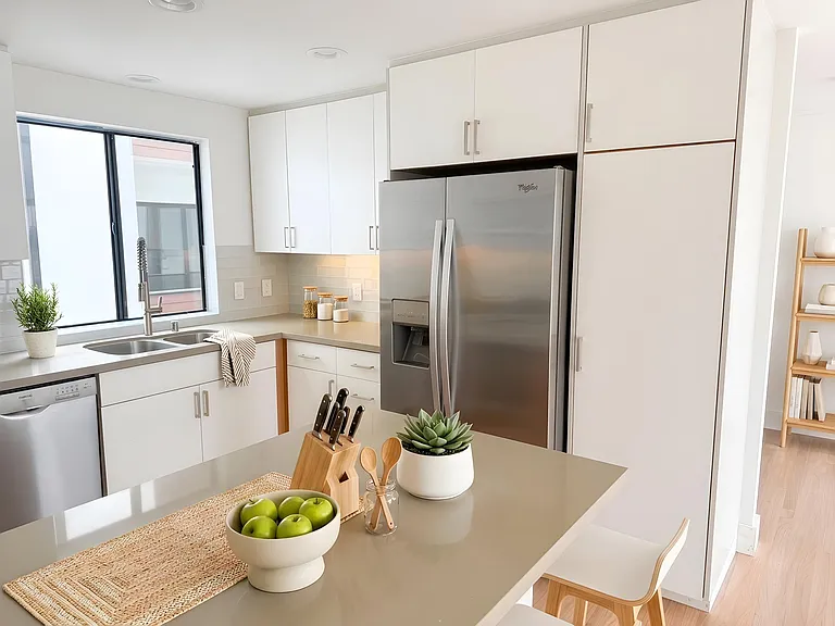 1318 Manhattan Ave — Photo 4