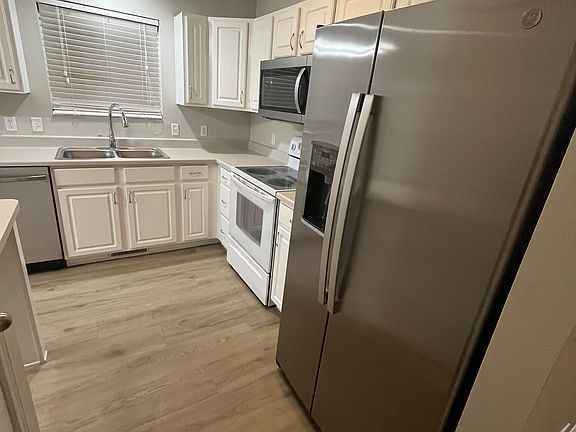 4th image of 15831 Blackwalnut St