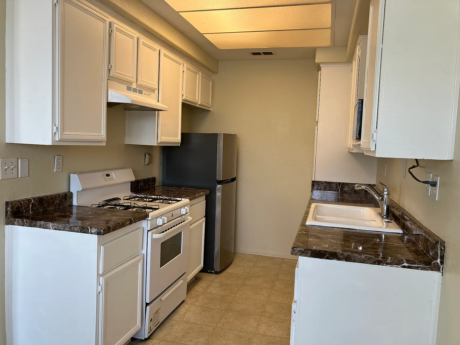 3 bed, 1069 sqft, $3,295 — Photo 4
