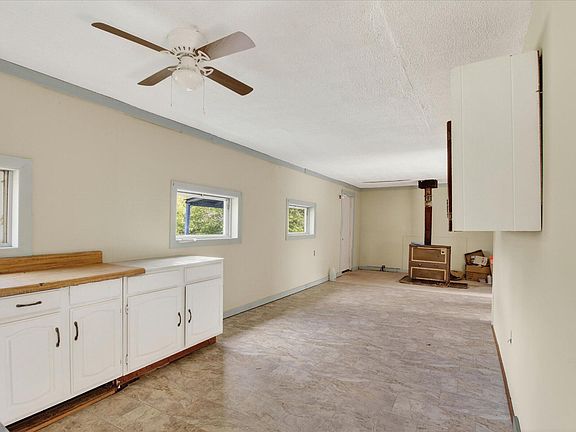 5th image of 18426 Forteen Mile Rd