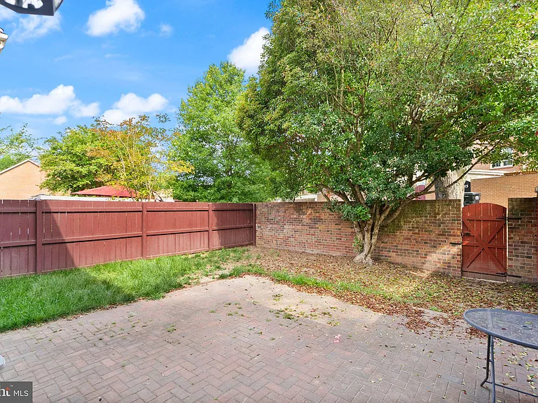 8330 Wickham Rd — Photo 47