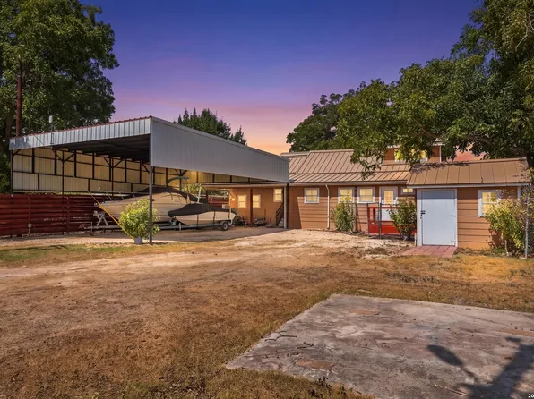 235 Burroughs, Seguin, TX 78155