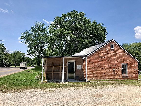 4th image of 210 W College Ave