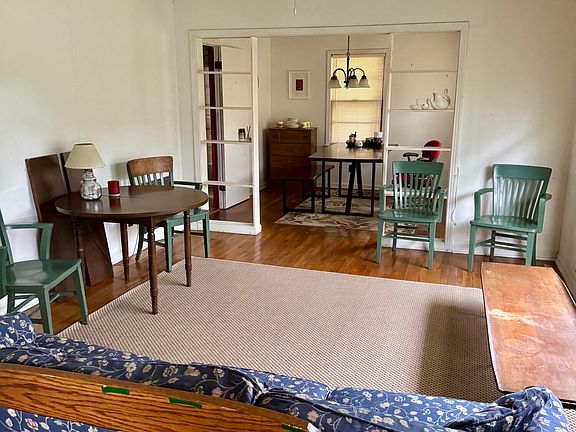 4th image of 208 Chambers St