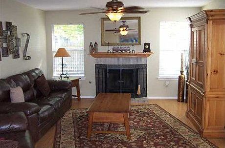 4th image of 1703 Rockwood Ln