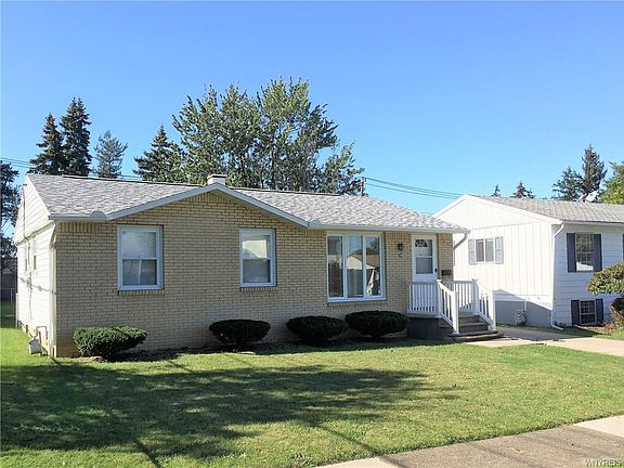 2nd image of 6 Mayberry Dr W