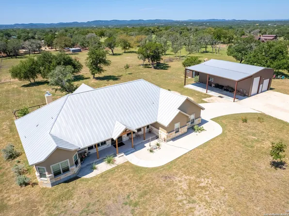 223 RIVER BLUFF LN, Pipe Creek, TX 78063