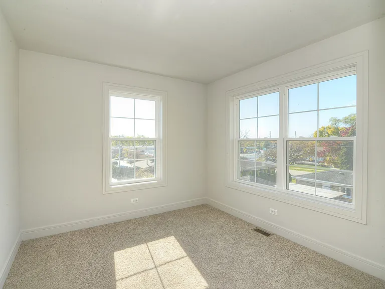 214 N Walnut St — Photo 22
